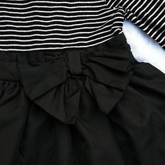 12 MONTHS: BLACK AND WHITE DRESS W/ BOW - Picture 3 of 8